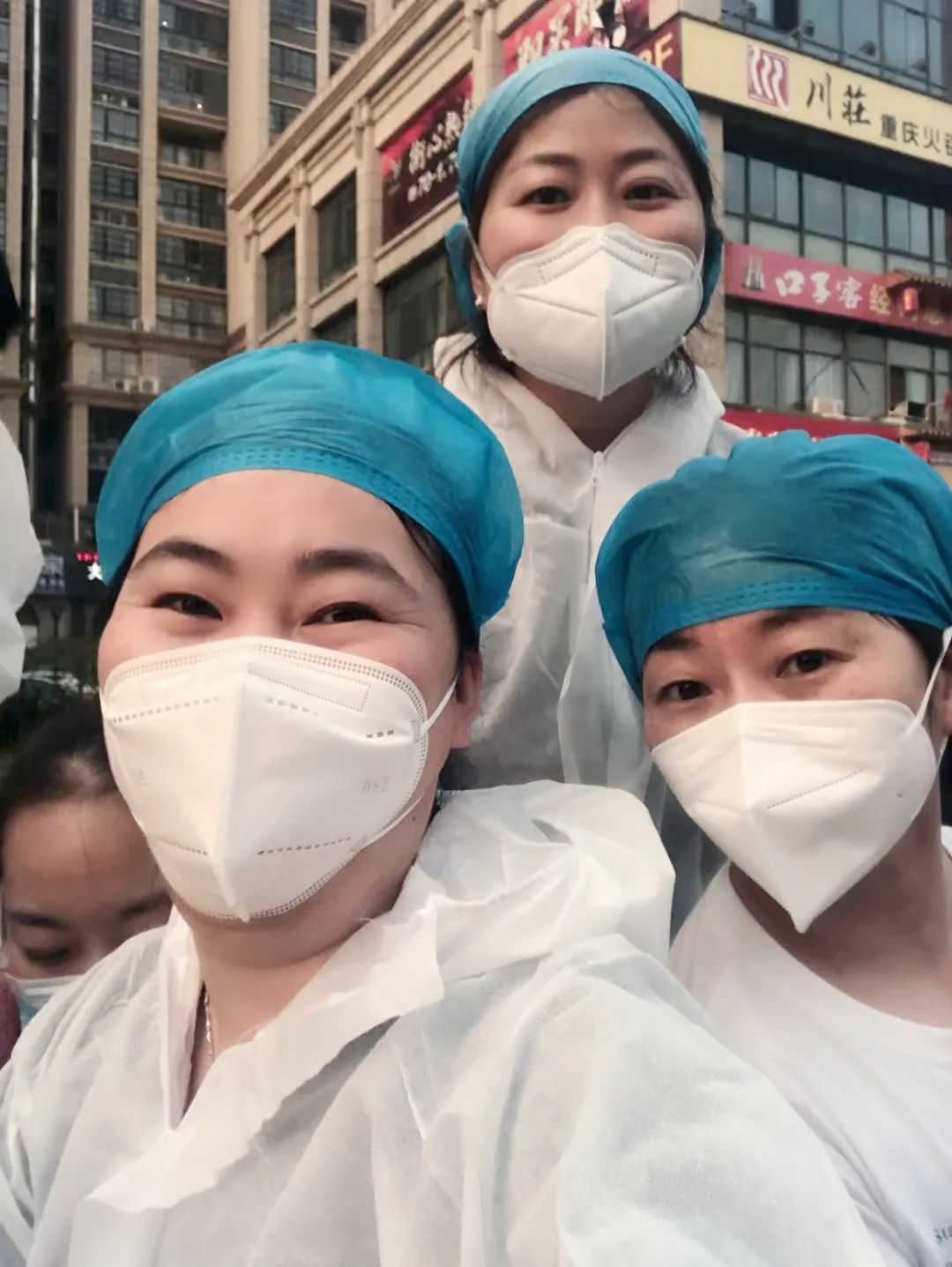 聞令而動，她們逆行出征